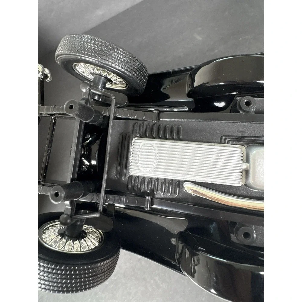 1934 Duesenberg Convertible Green Black 1:18 Signature Models Diecast Car